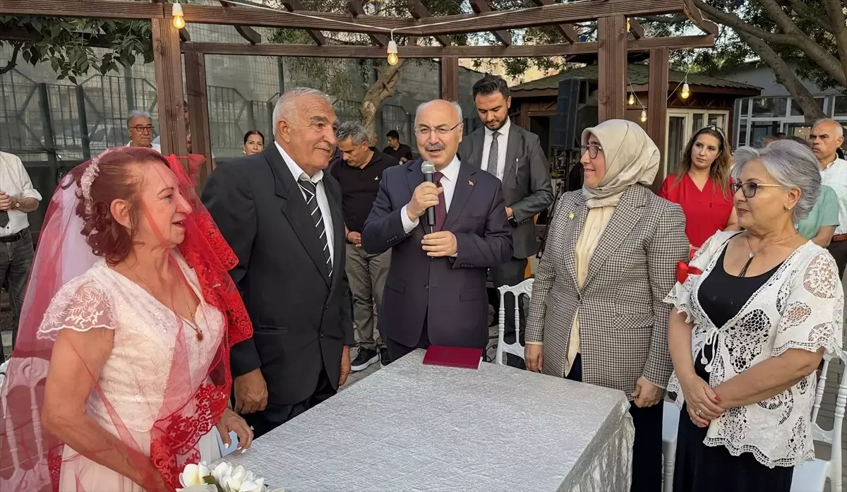 Adana'da huzurevinde tanışan çift evlendi