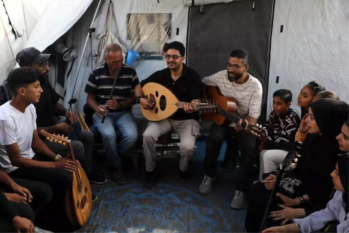 Gazze'de Müzik Okulu Umut Yayıyor