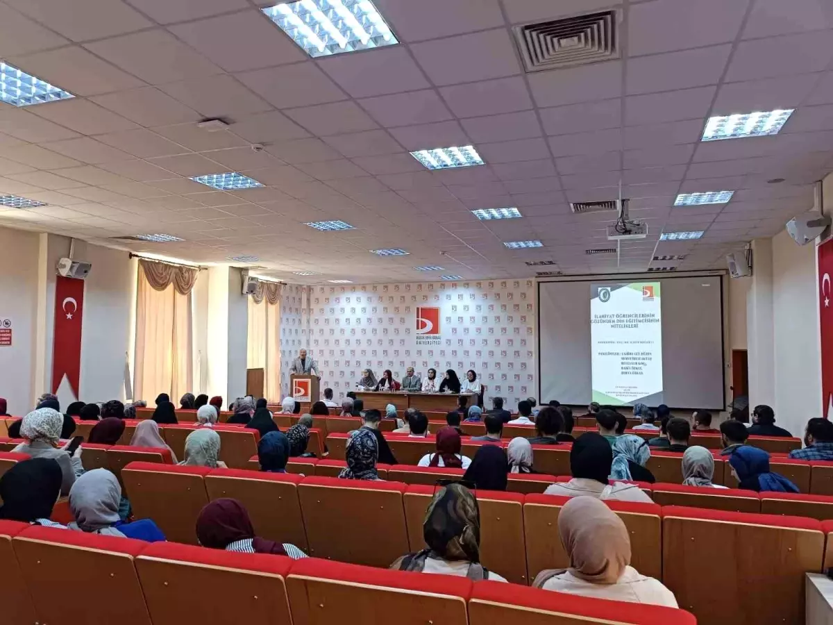 Din Eğitimcilerin Nitelikleri Paneli Düzenlendi