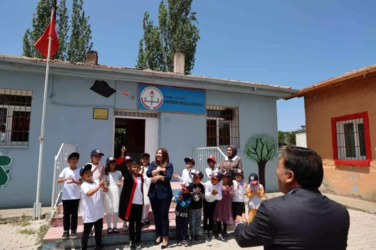 Vali Çiçek, Mezuniyet Davetine Katıldı