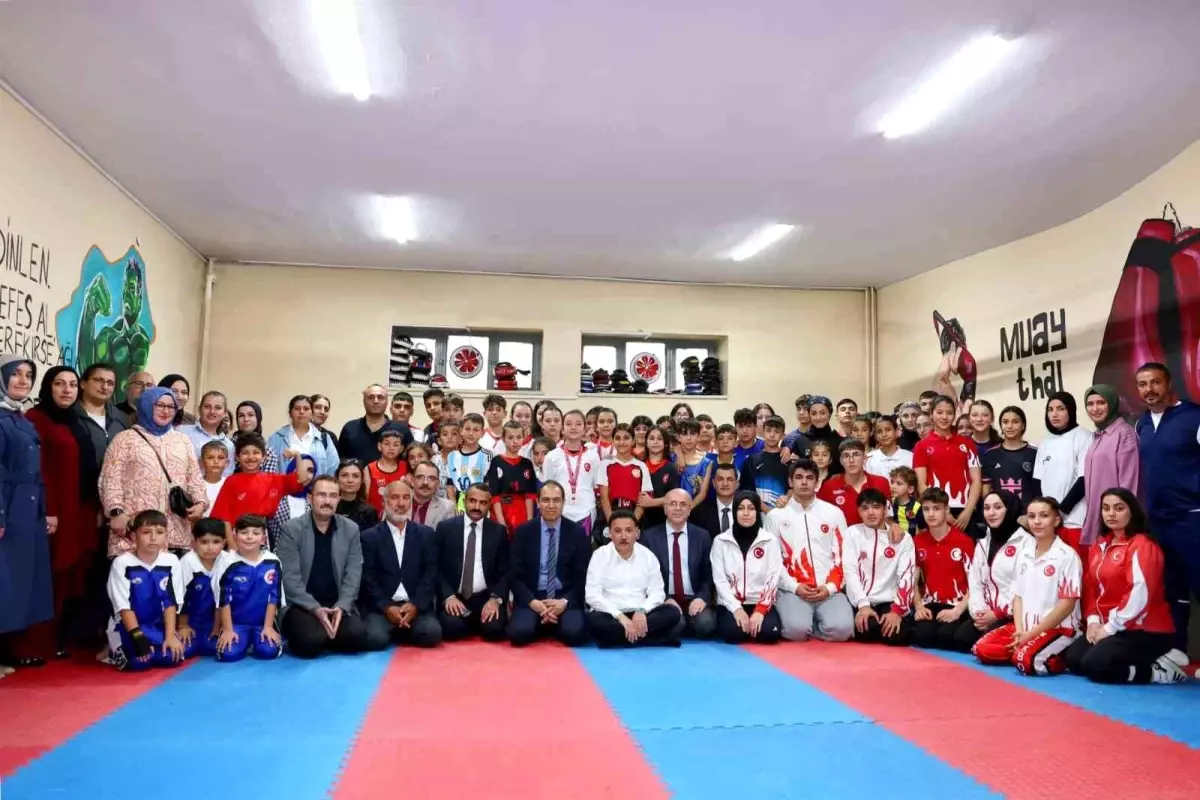 Vali Çiçek'ten Sporculara Destek Ziyareti