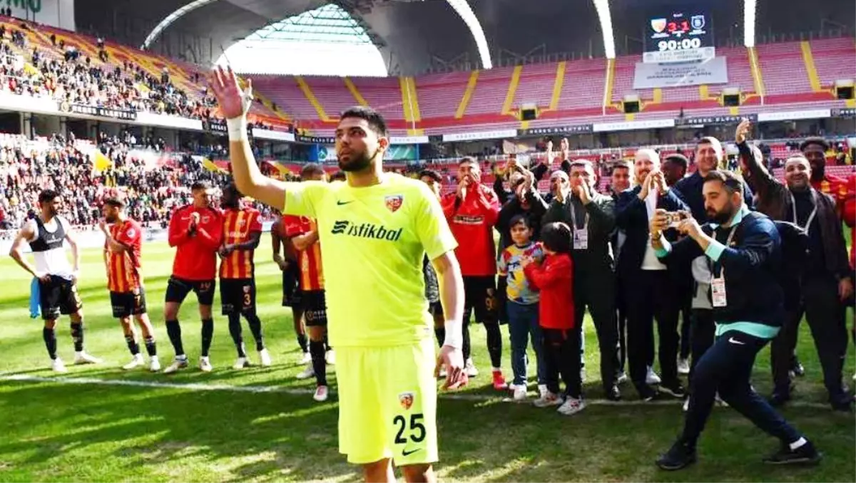 Kayserispor'un Kalecisi Bilal Bayazıt Öne Çıktı