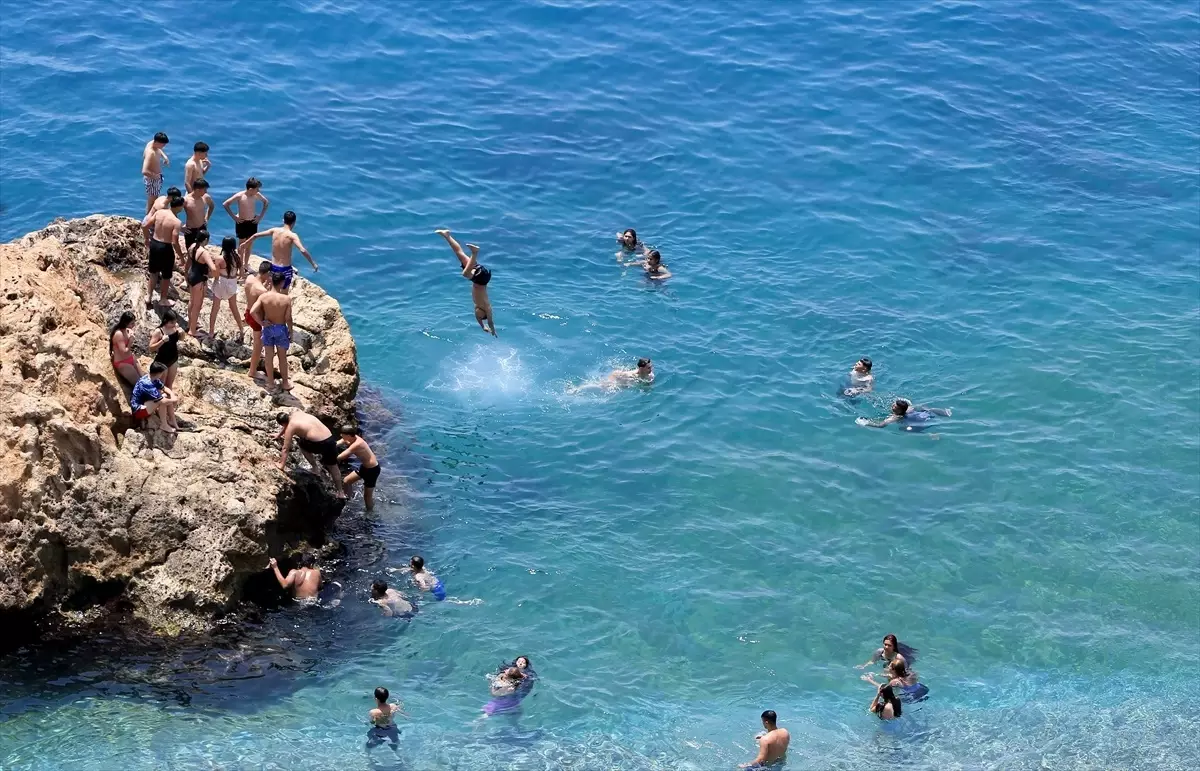 Antalya Sahillerinde Kurban Bayramı Yoğunluğu