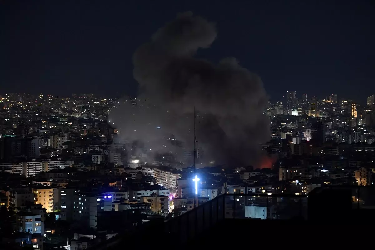 İsrail, Lübnan'ın başkenti Beyrut'un güneyine hava saldırıları düzenledi