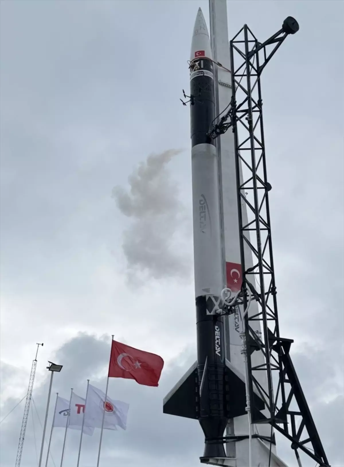 DeltaV geliştirdiği hibrit roket sistemiyle 200 kilometre irtifayı geçerek rekor kırdı