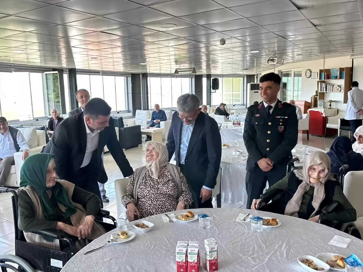 Ladik Kaymakam Vekili Özbalta'dan gazi, şehit aileleri ile huzurevine bayram ziyareti
