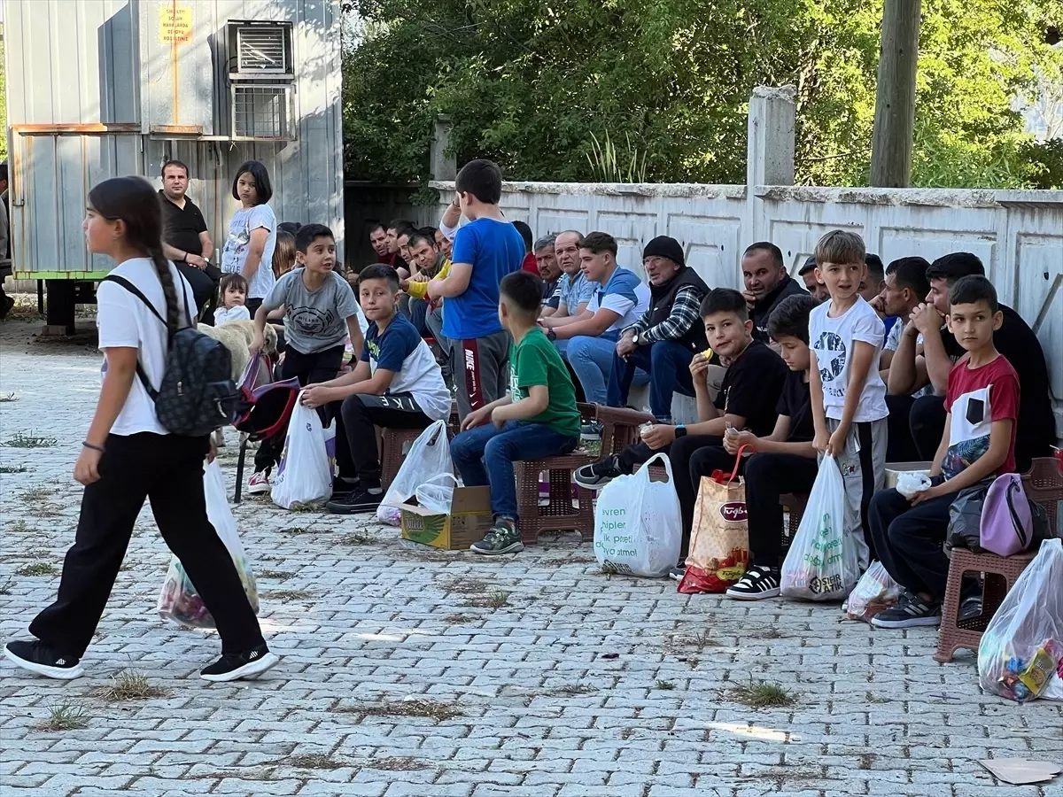 Kaş'ta Arife Geleneği: Şeker Dağıtımı