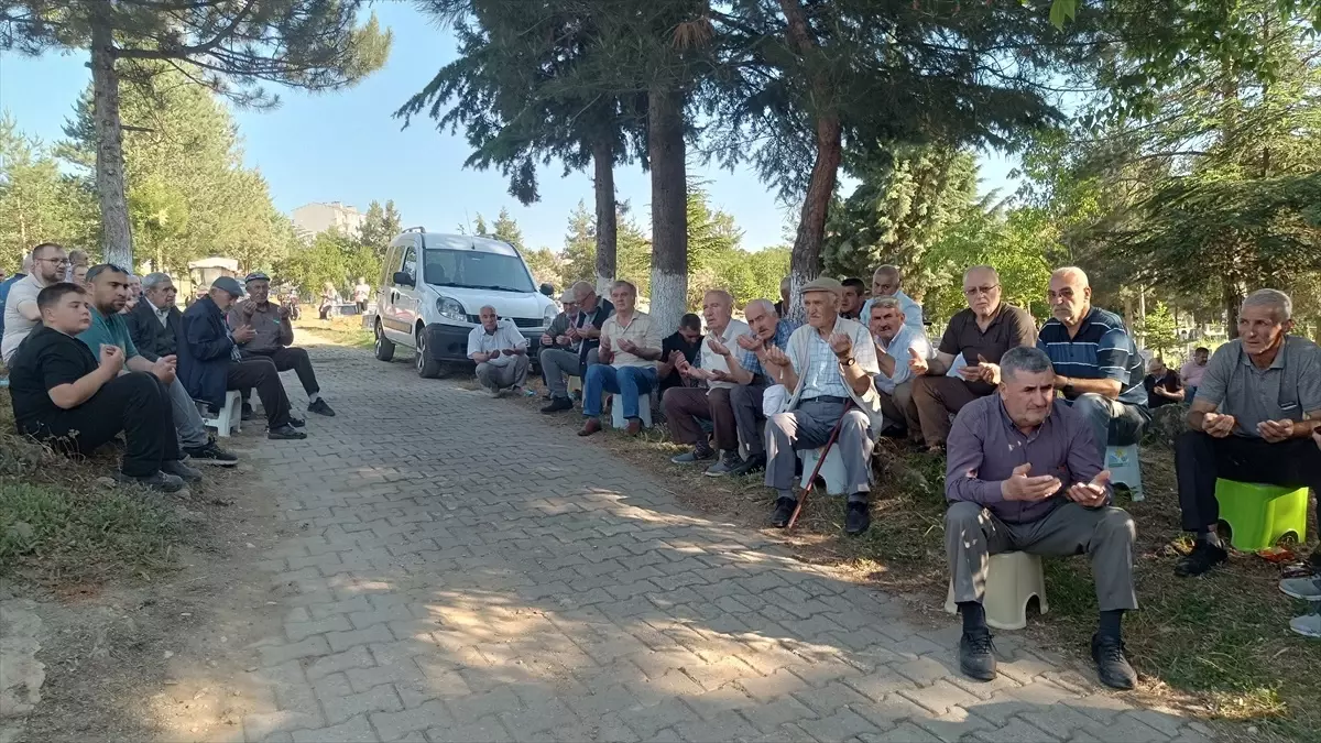 Pazaryeri'nde Geleneksel Mezarlık Ziyareti