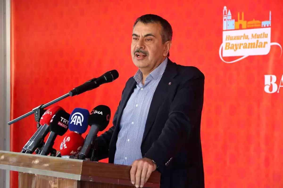 Milli Eğitim Bakanı Tekin: Türkiye'de Herkes Dinini Özgürce Yaşayabiliyor