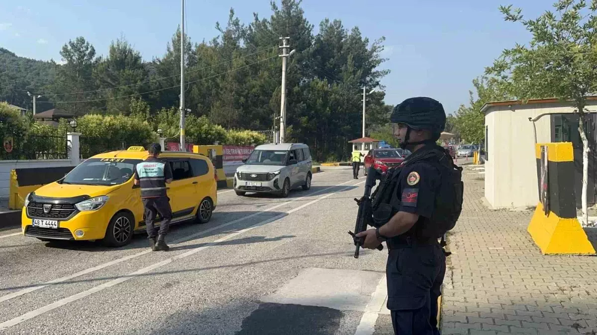 Marmaris ve Datça'ya 25 Bin Araç Girişi