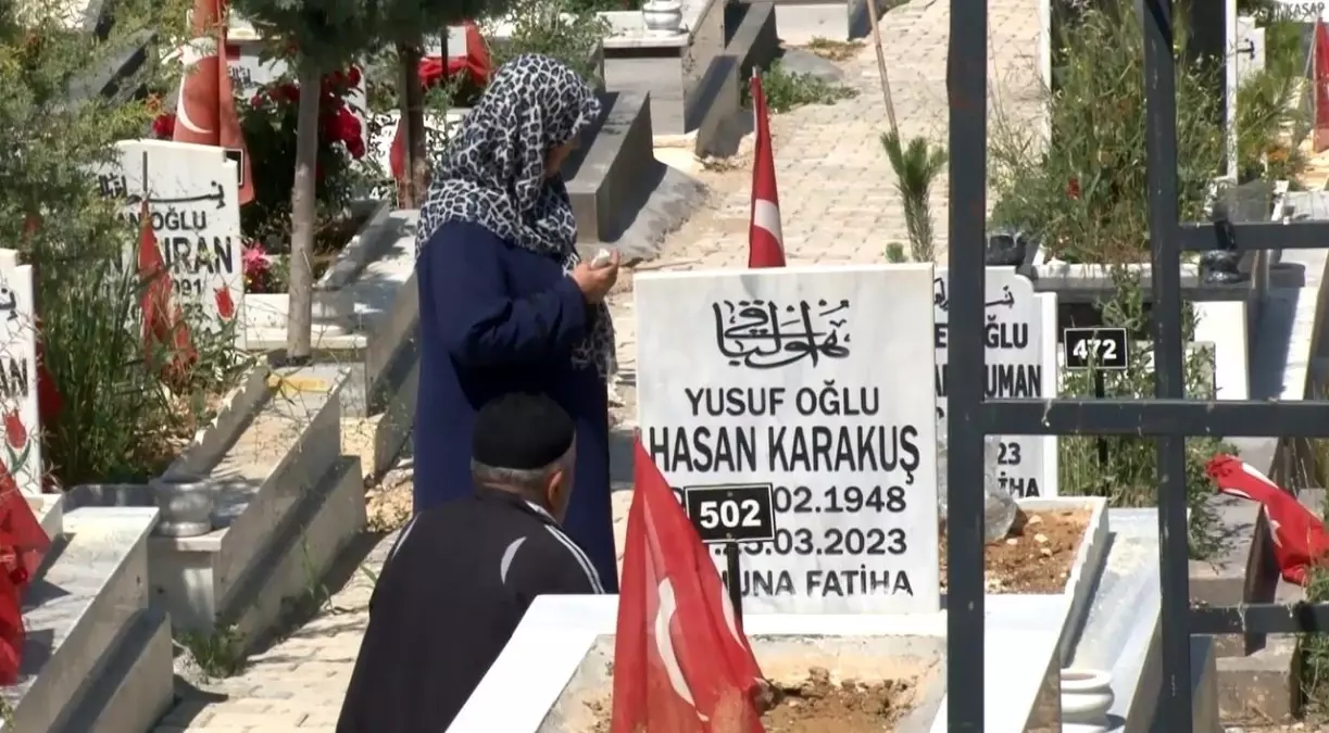 Malatya'da Depremzedeler Kurban Bayramı'nda Yakınlarını Andı