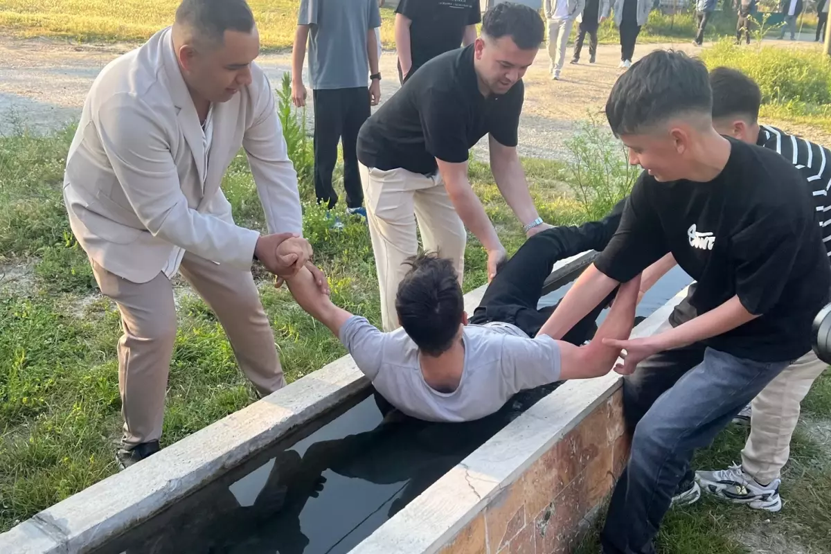 Bayram namazına gelmedi, uykusunu buz gibi suda açtılar