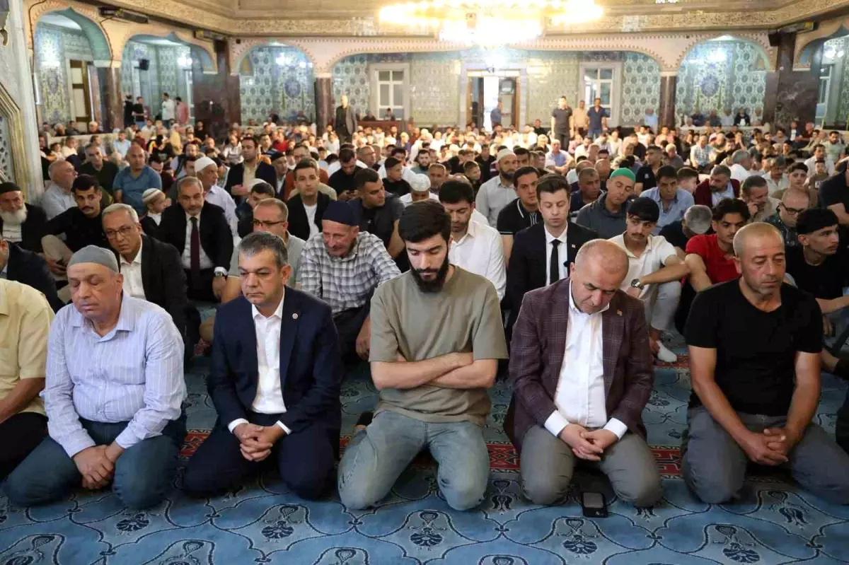 Elazığ'da Bayram Namazı Coşkusu