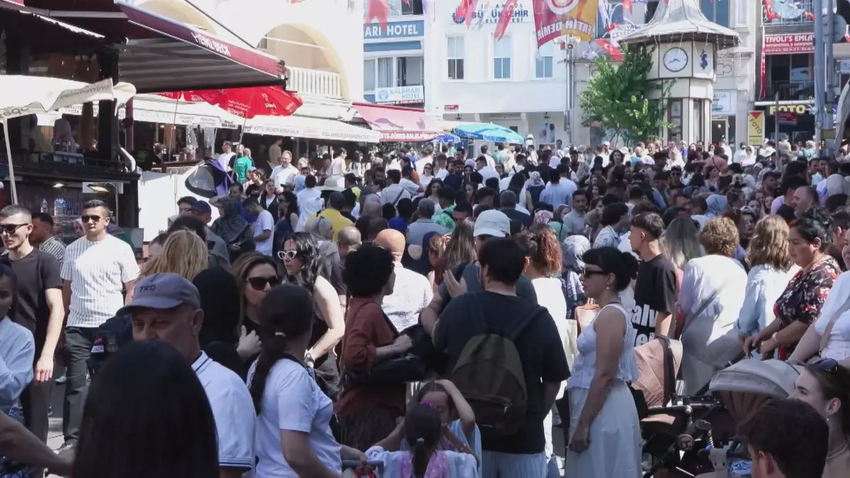 Adalar Bayramda Kalabalıkla Dolu