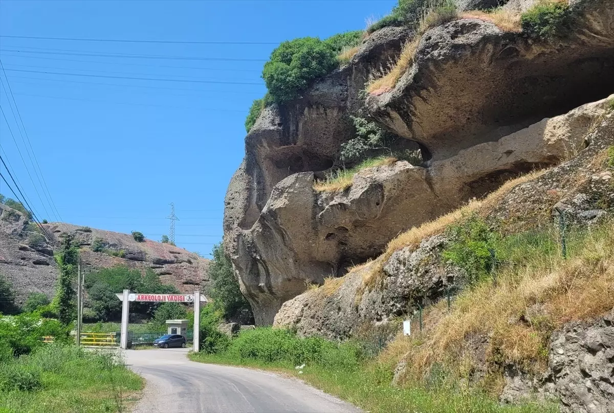 Tekkeköy Mağaraları Kurban Bayramı'nda Ziyaretçi Akınına Uğradı