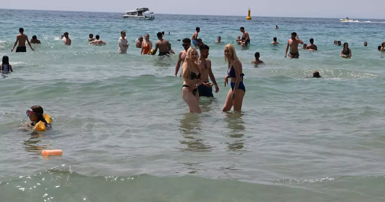 Kuşadası'nda Bayram Yoğunluğu