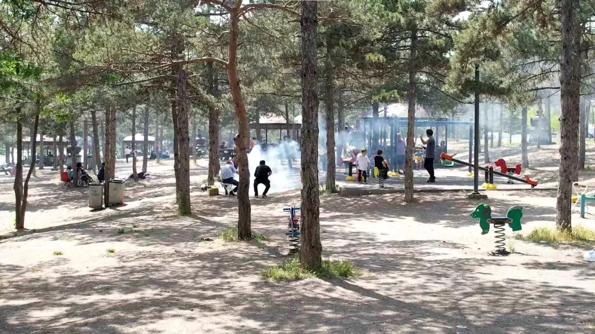 Ankaralılar Kurban Bayramı'nı Mavi Göl'de Geçirdi