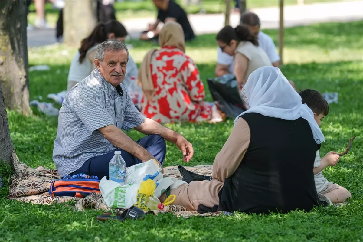 İstanbul Sahilleri Bayramda Dolu