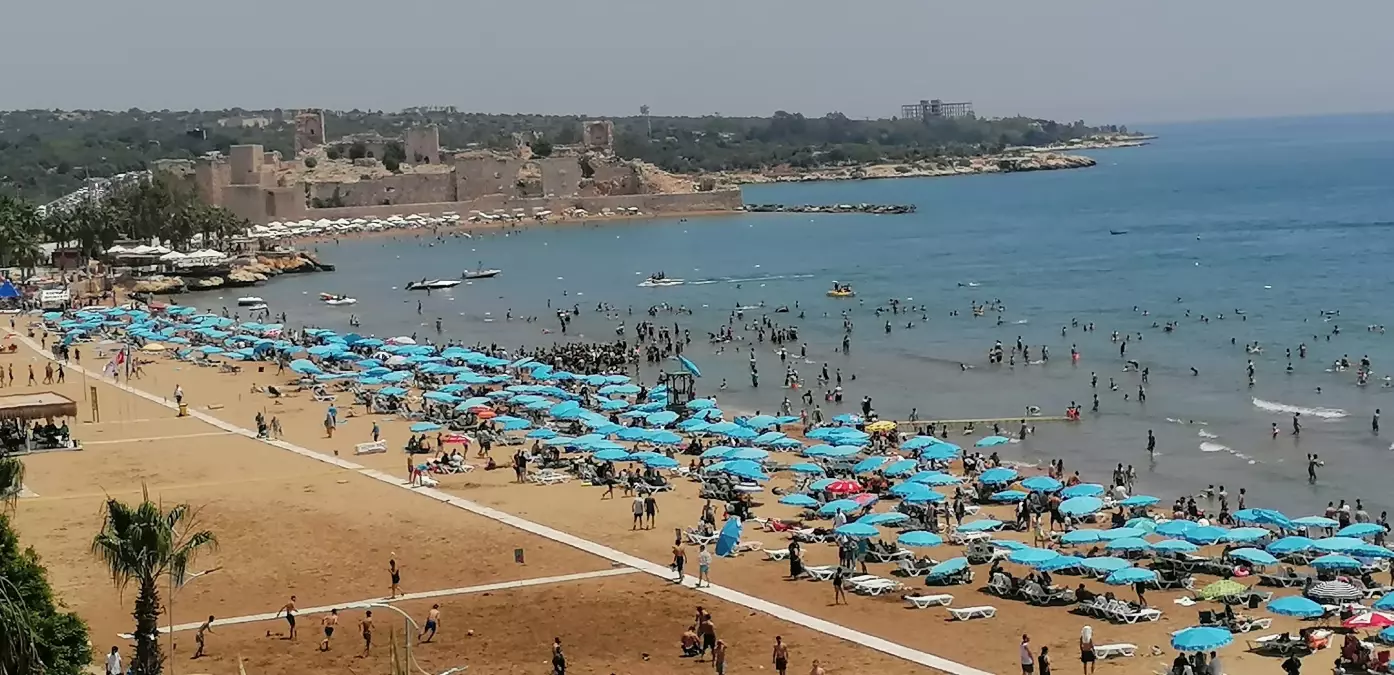 Kızkalesi Plajları Bayramda Dolu