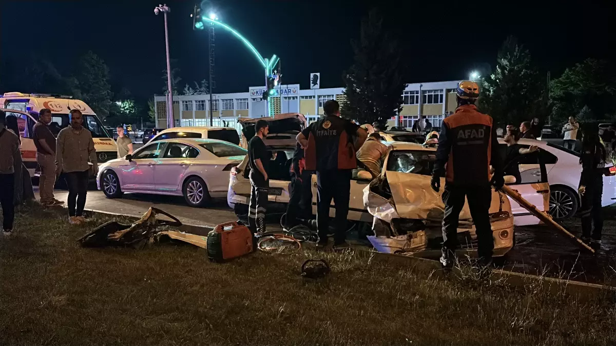 Kütahya'da Zincirleme Kaza: 6 Yaralı