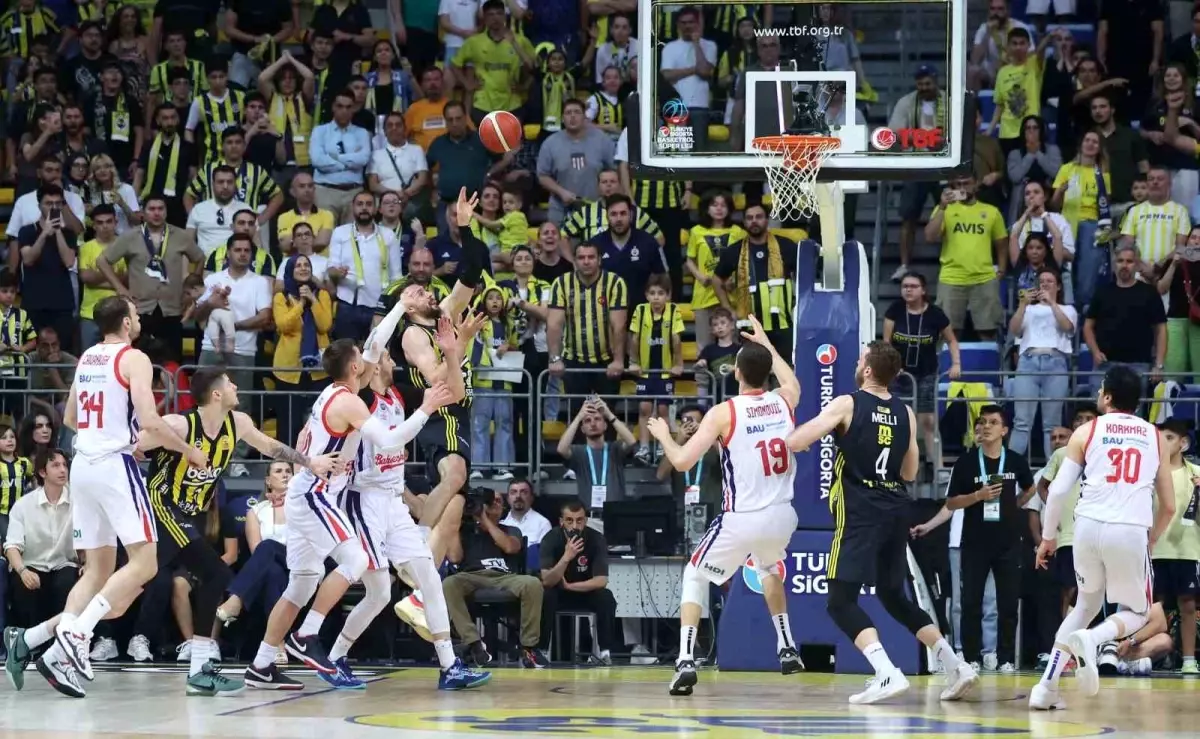 Fenerbahçe, Play-off'ta 2-0 Öne Geçti