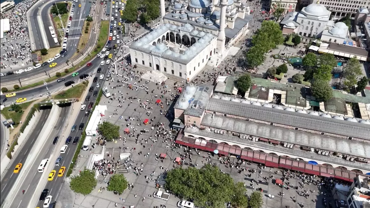 Eminönü'nde Bayram Coşkusu