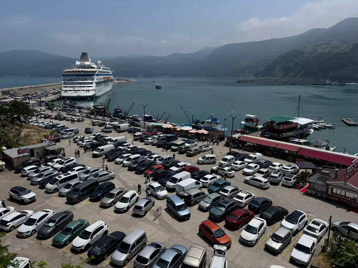 Amasra, bayram tatilinde nüfusunun 10 katı misafir ağırlıyor