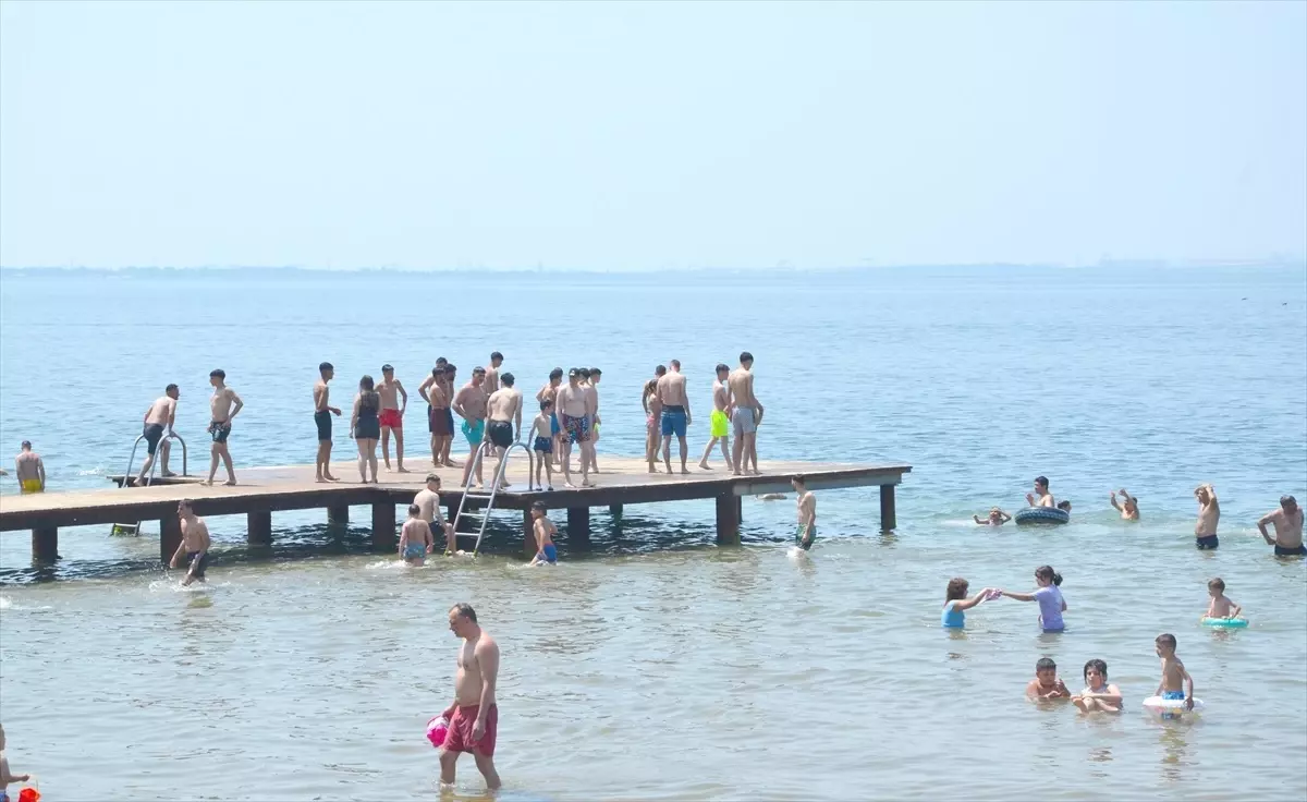 Kocaeli'de Bayramda Plaj Keyfi