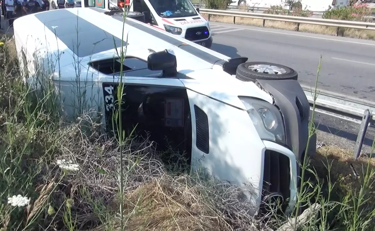 Manavgat'ta Tur Minibüsü Devrildi: 5 Yaralı