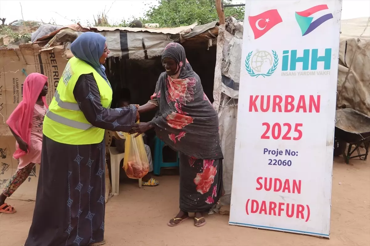 İHH Sudan'da 52 Bin Kişiye Kurban Eti Dağıttı