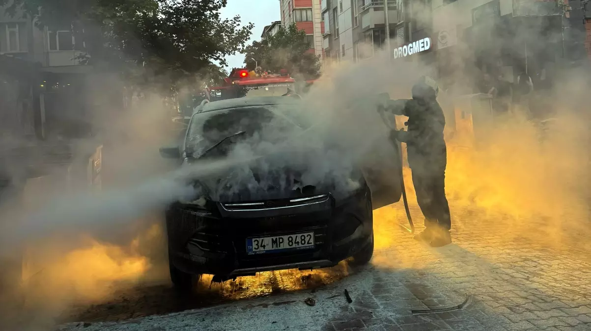 Avcılar'da Cip Yangını Korkuttu