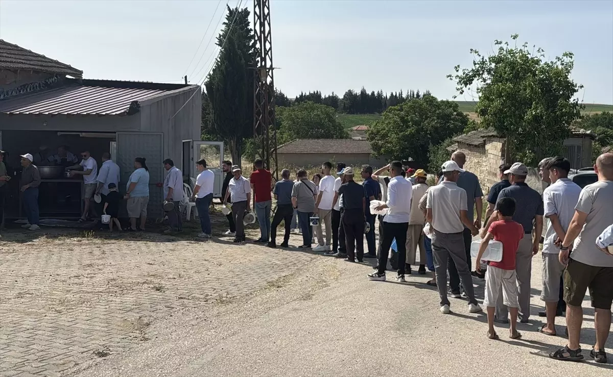 Yağcılı Köyü'nde Kurban Etleri Dağıtımı