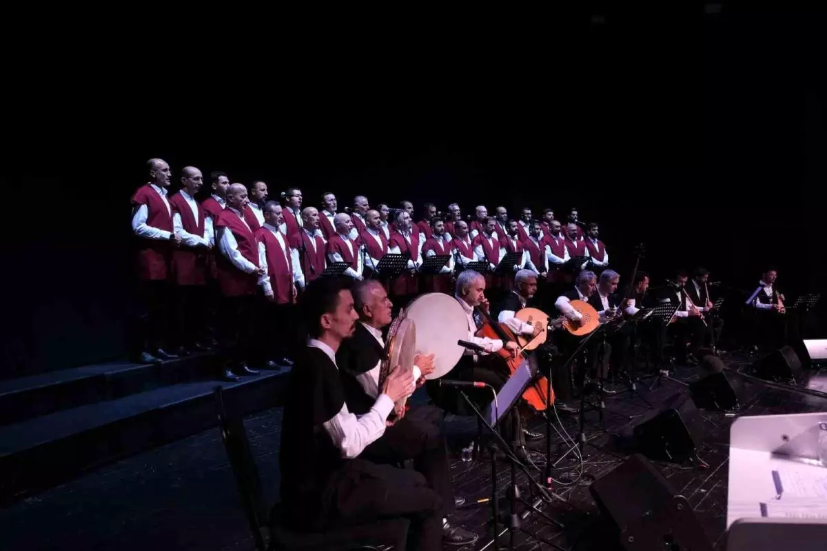 Kocaeli Dini Musiki Topluluğu Yılsonu Konserinde İlahilerle Duygu Dolu Anlar Yaşandı
