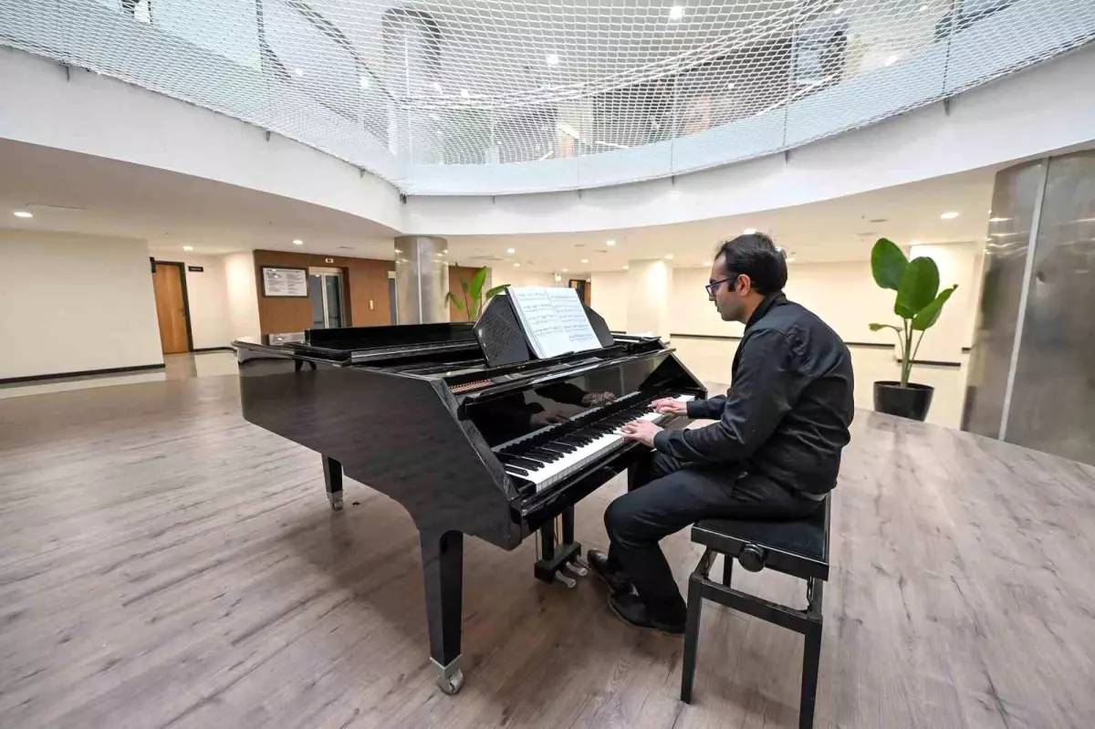 Otizmli Genç Piyanist Cem Görkem, Fazıl Say Olmanın Hayalini Kuruyor