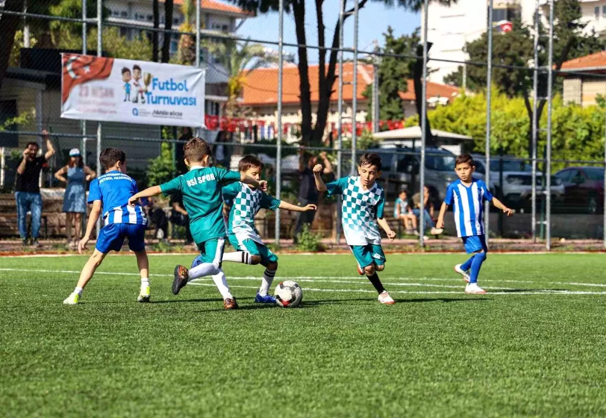 Antalya'da Çocuklara Yönelik Futbol Akademisi Kayıtları Başladı