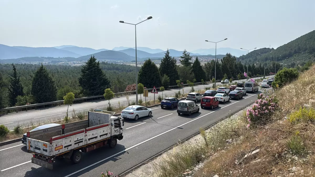 Muğla Dönüş Yolunda 10 Kilometre Kuyruk