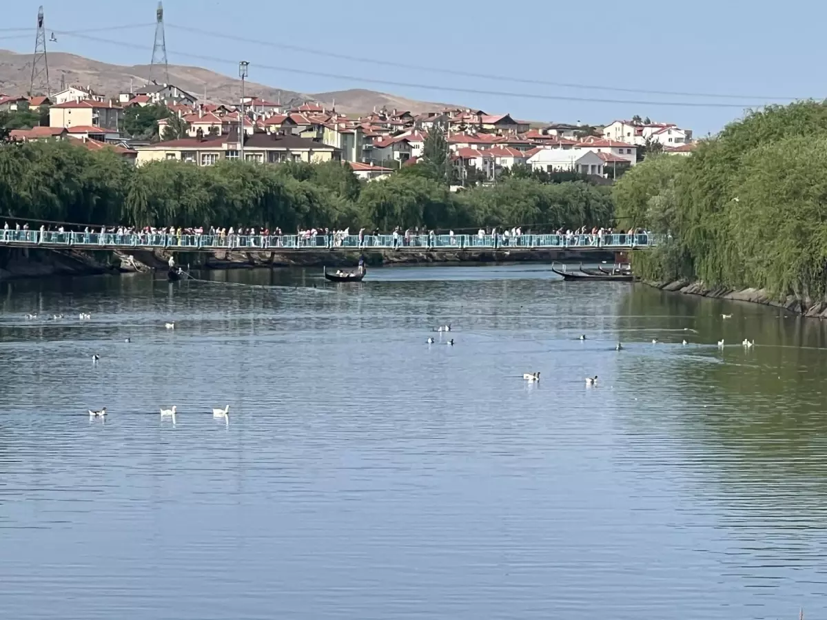 Tahtalı Köprü'de Denge Demiri Kırıldı