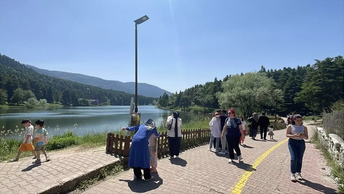 Gölcük Tabiat Parkı'nda Bayram Yoğunluğu