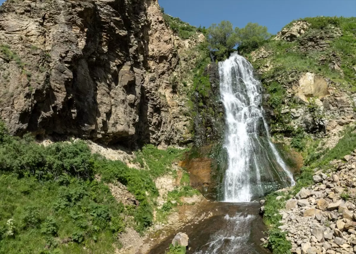 Susuz Şelalesi'nde Doğa Keyfi