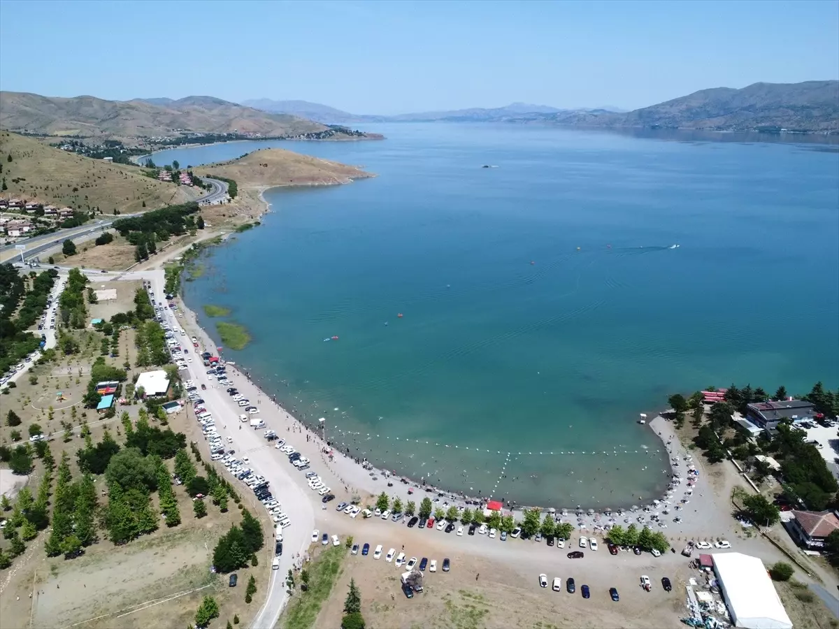 Hazar Gölü Kurban Bayramı'nda Yoğun İlgi Gördü