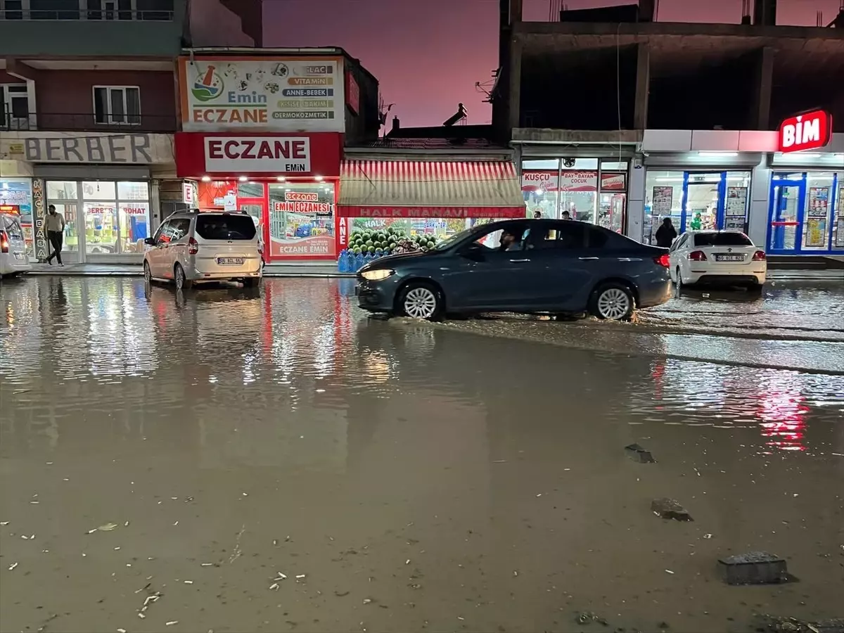 Diyadin'de Sağanak Yağış Yaşamı Olumsuz Etkiledi