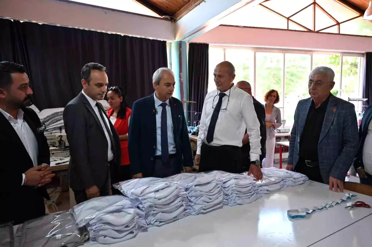 Kepez Belediyesi Dikiş Atölyesi, Kadın İstihdamına ve Tasarrufa Destek Sağlıyor