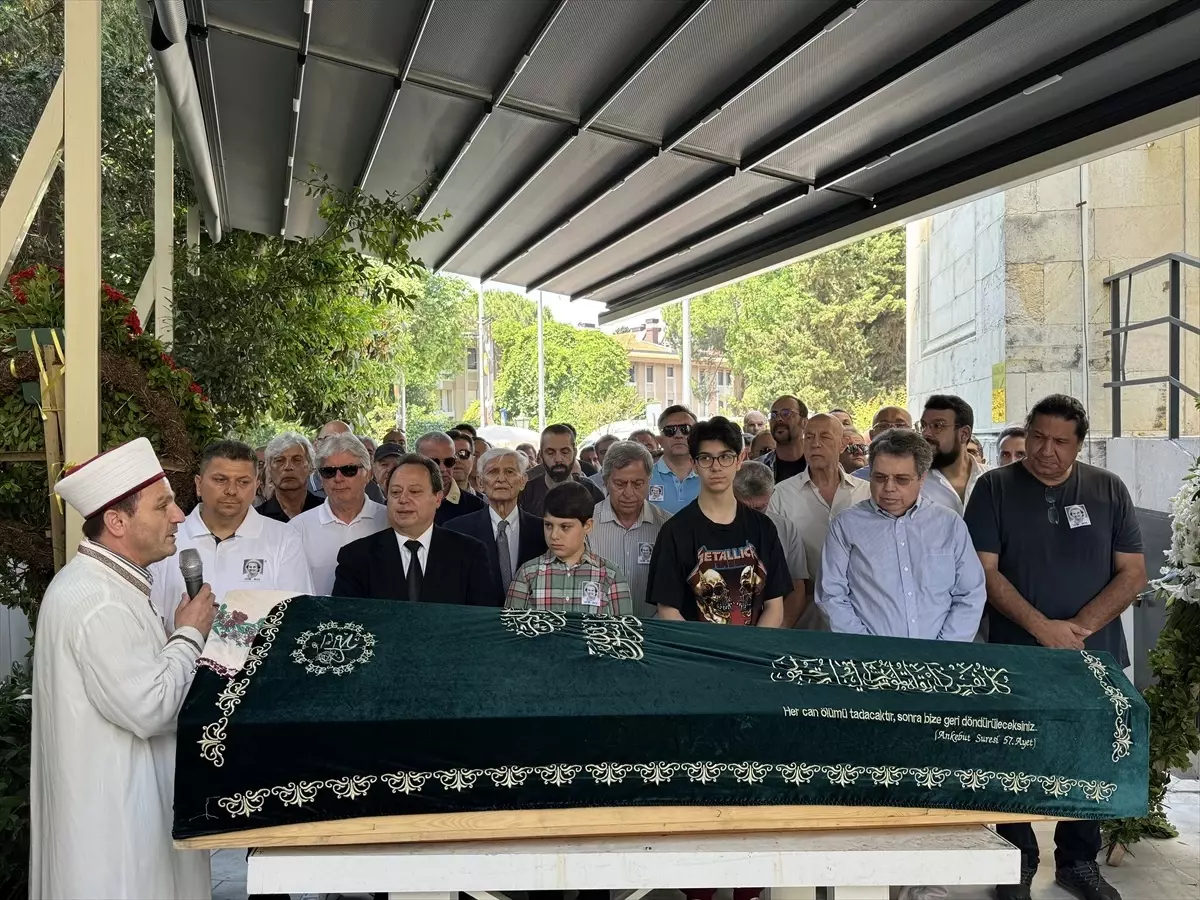 Şair Sezai Karakoç'un İlham Verdiği Muazzez Akkaya Giray Hayatını Kaybetti