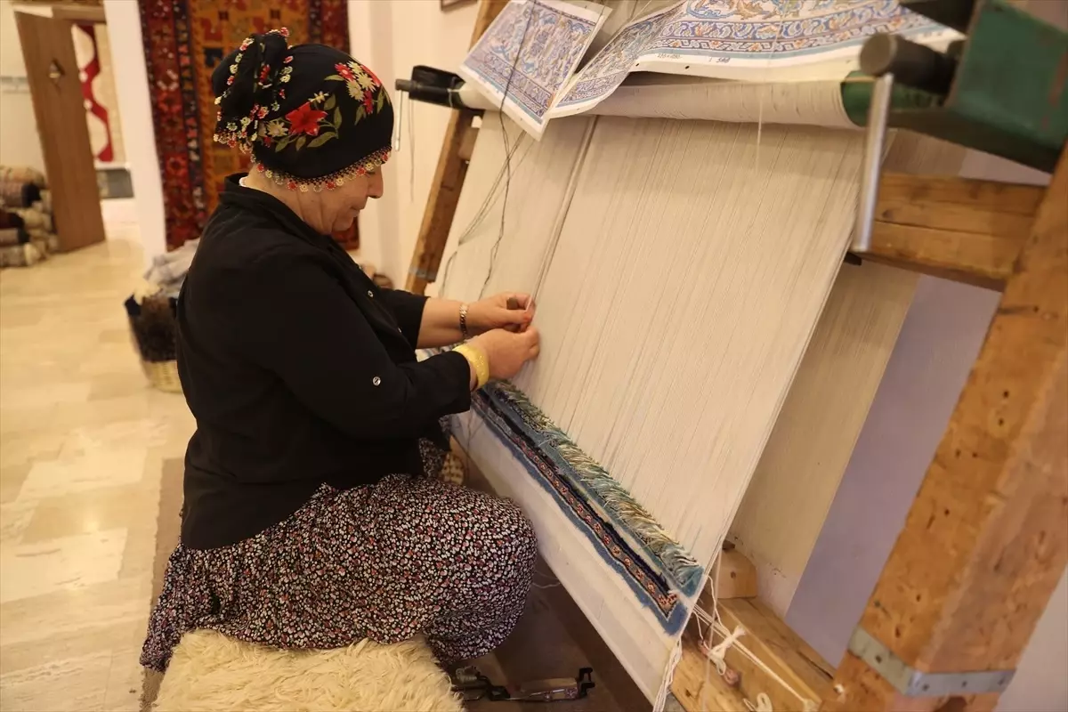 50 Yıldır Halı Dokuyan Usta: Ayten Aksu