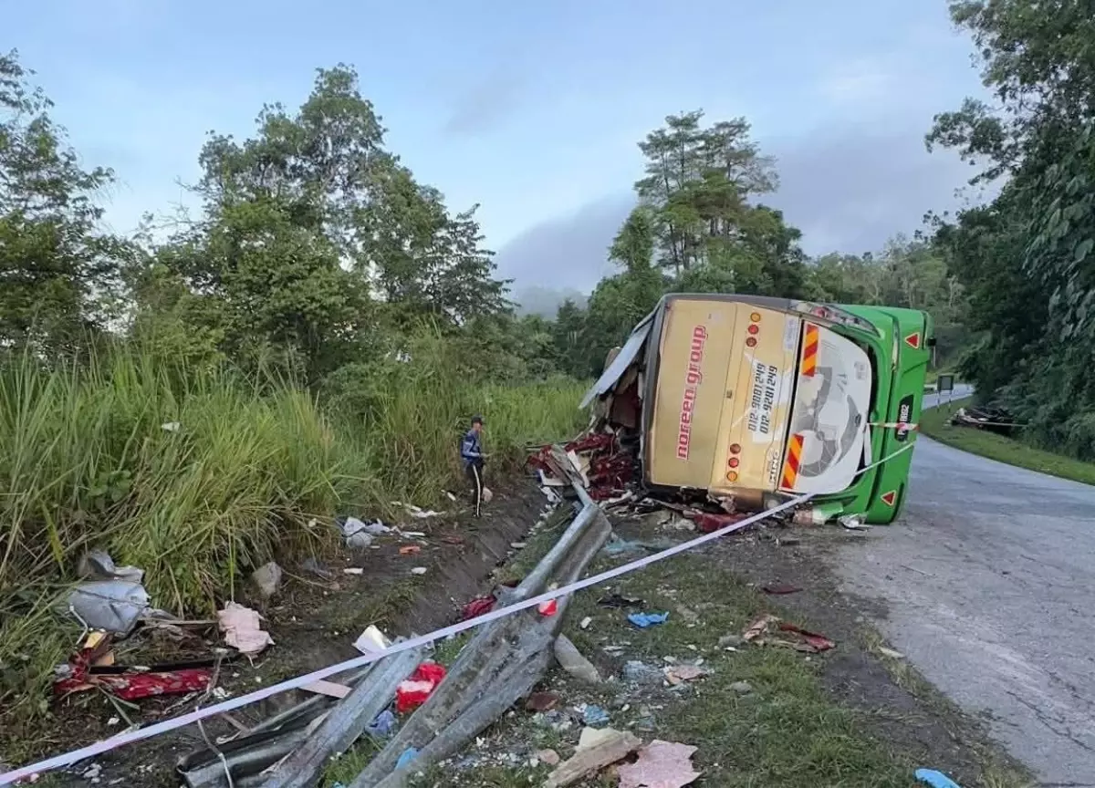 Malezya'da Otobüs Kazası: 15 Ölü