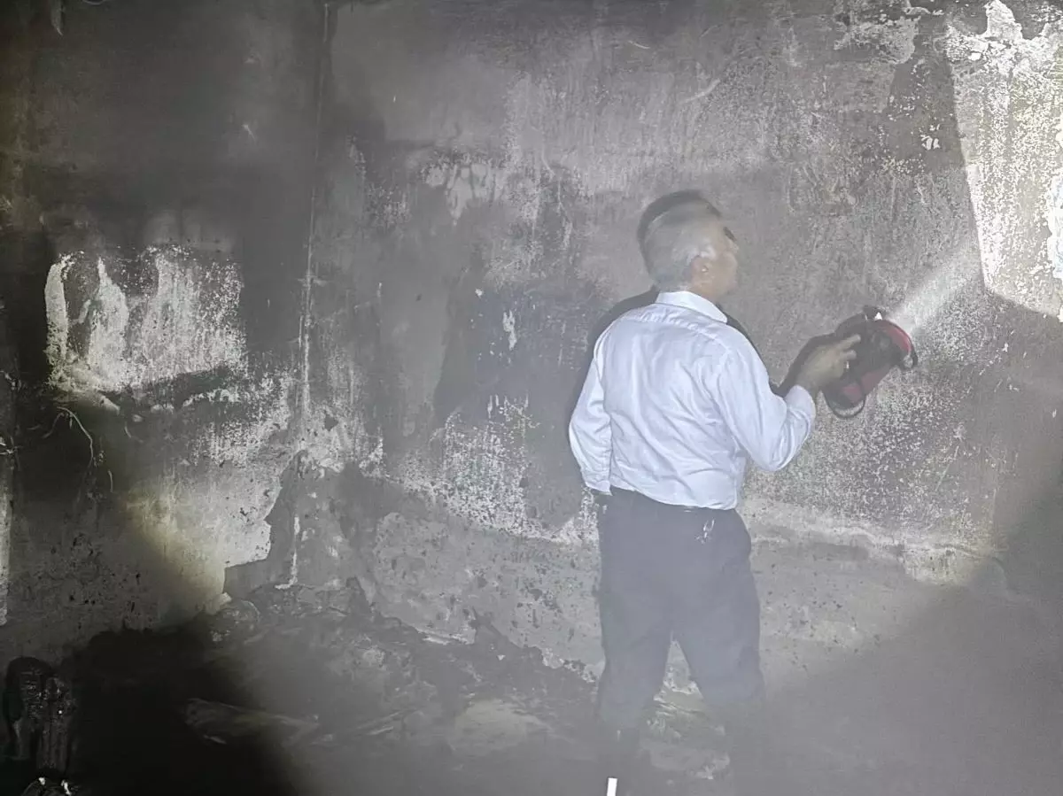Kurtalan'da Polis Lojmanında Yangın: 13 Yaralı