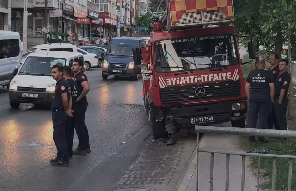 Sultangazi'de İtfaiye Aracı Kaza Yaptı