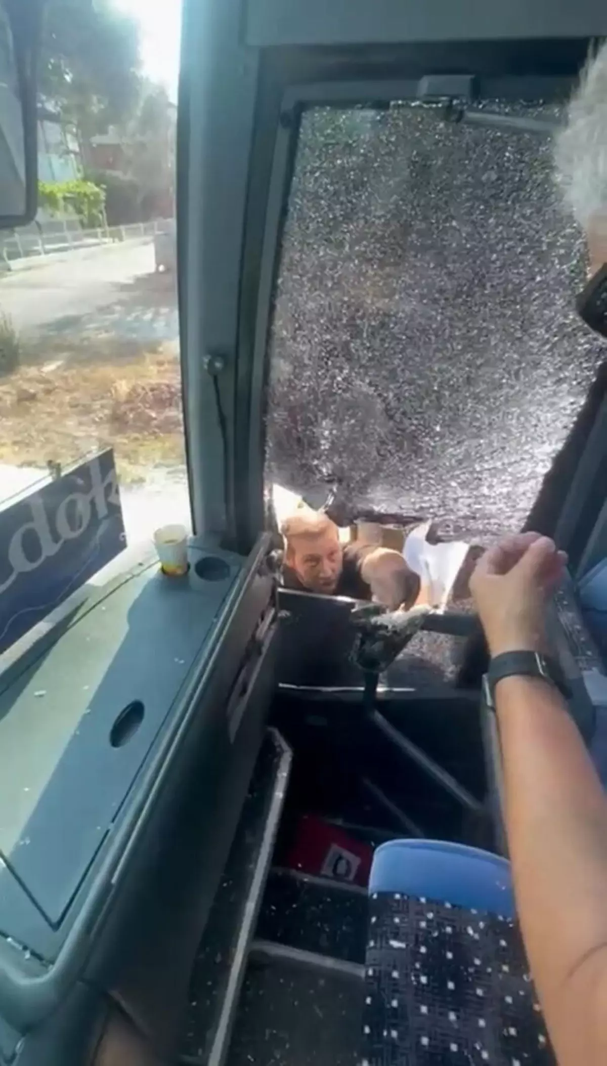 Didim'de Tur Otobüsüne Saldırı
