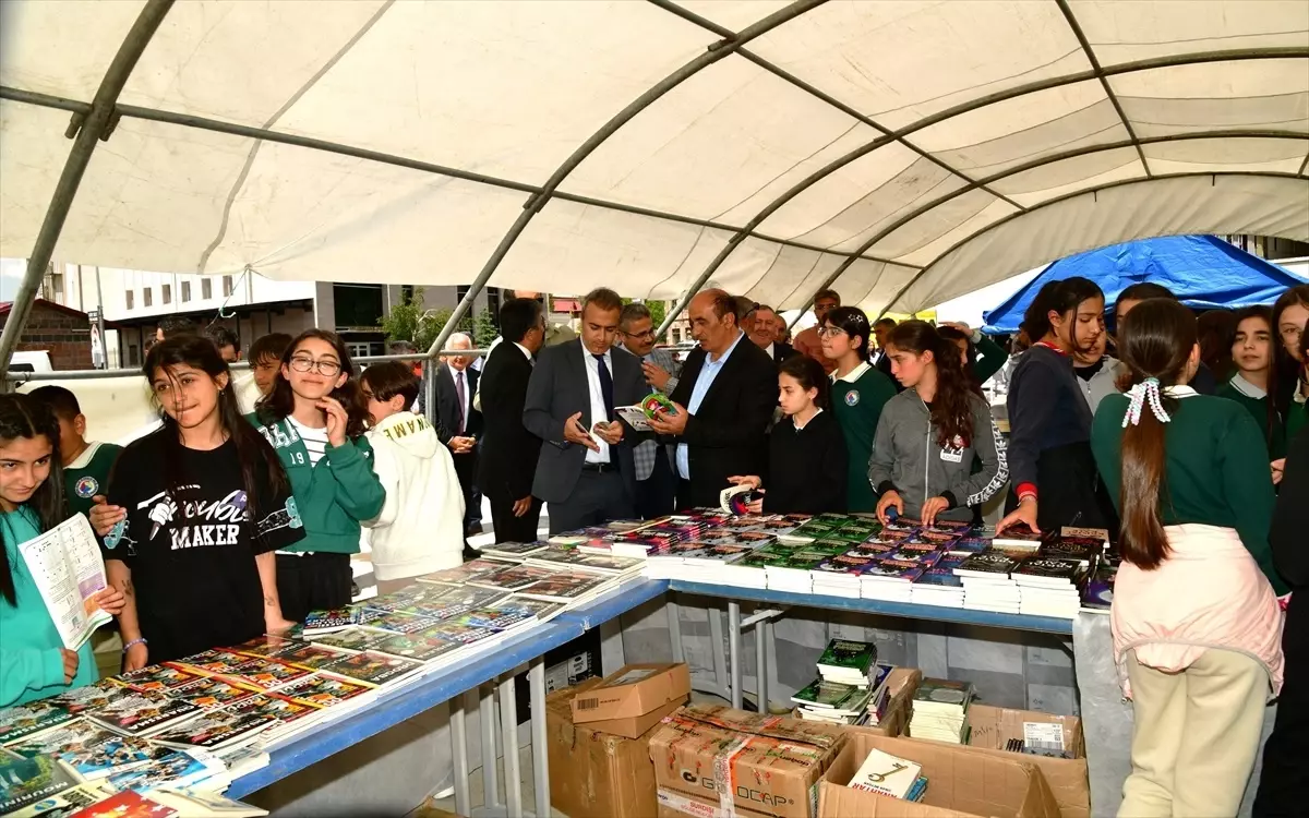Ardahan'da 1. Kitap Günleri Fuarı Düzenlendi