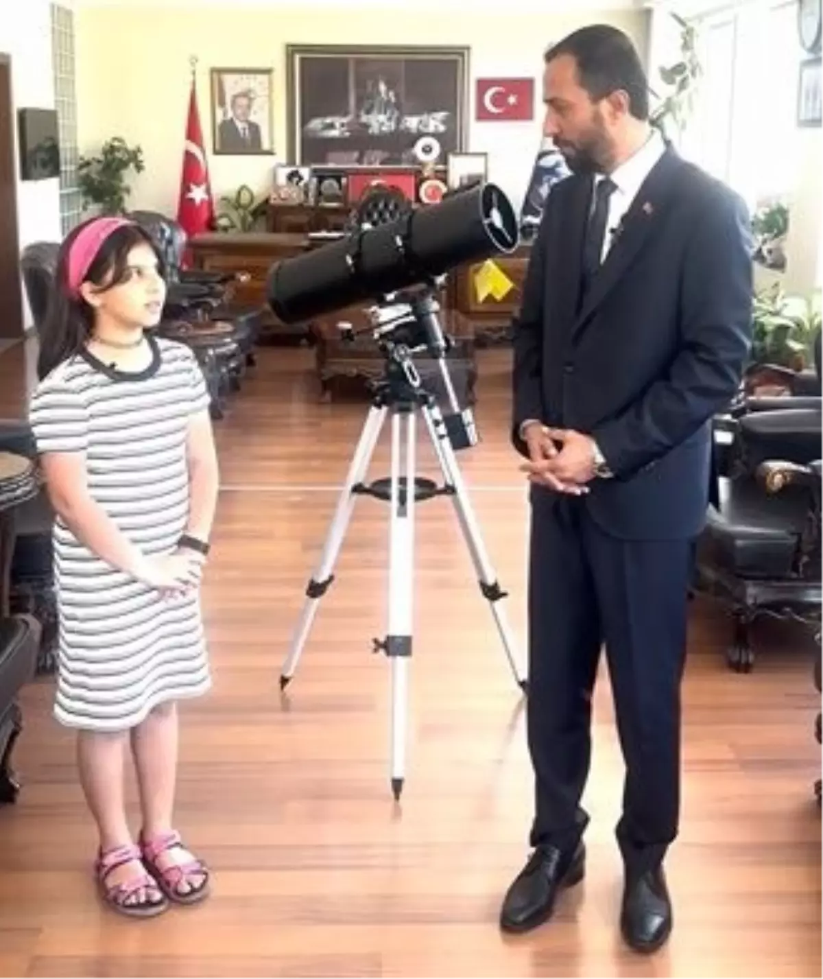 Uzay Mühendisi Olacak Öğrenciye Teleskop Hediyesi